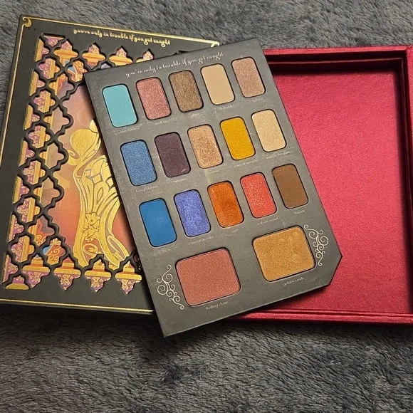 Disney Pricesss Storybook Eyeshadow Pallets - Picture 11 of 13